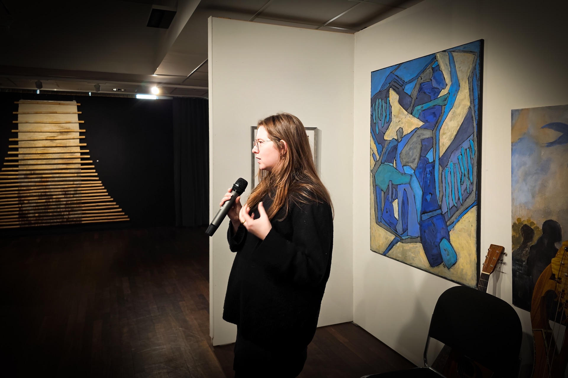 Designer Monique Smith Robstad forklarte bakgrunnen for den nye logoen. Foto: Knut Werner Lindeberg Alsén´